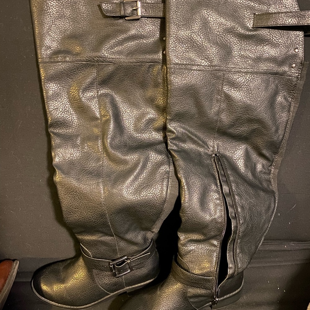Thigh high boots, black